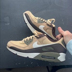 Nike Air Max in Tan and White